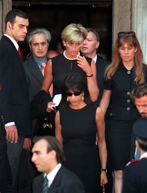 it's versace|versace's funeral.